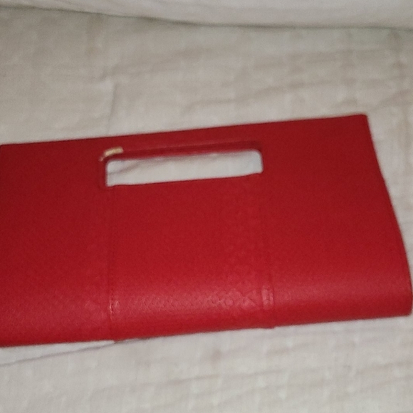 Red Clutch - Picture 3 of 3